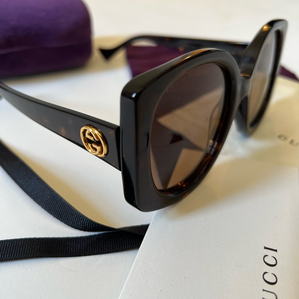 Oversized GUCCI Sunglasses